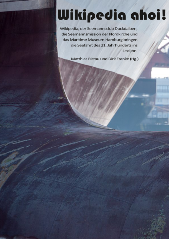 Cover der Wikipedia ahoi Broschüre. Schiffsrumpf vor dem Hintergrund des Hamburger Hafens